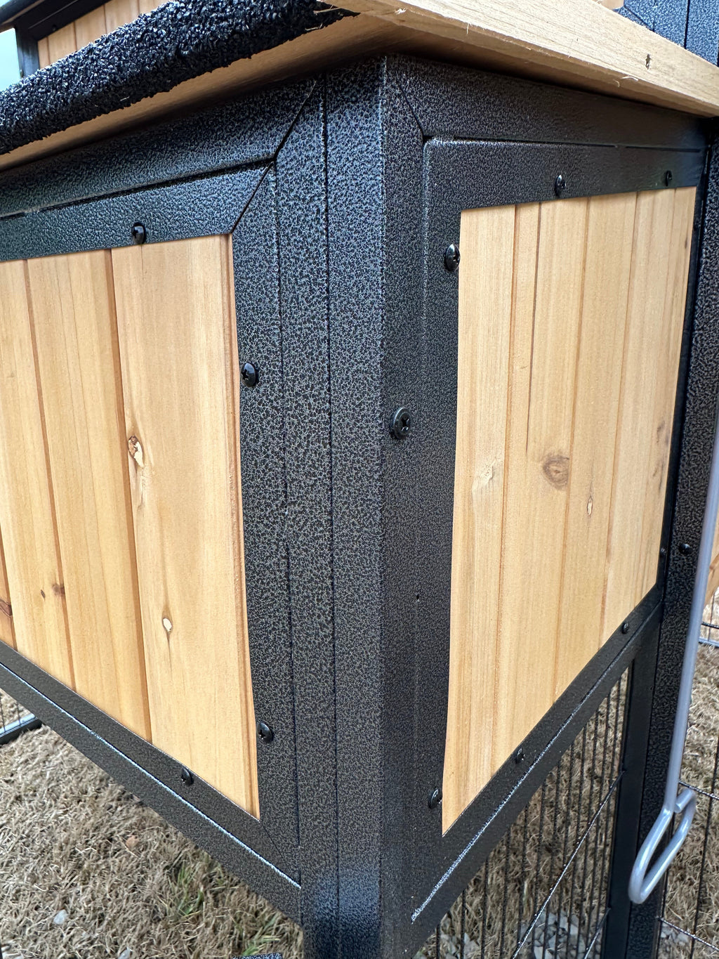 NEW-METAL Cottage coop made with metal frame. New and predator proof