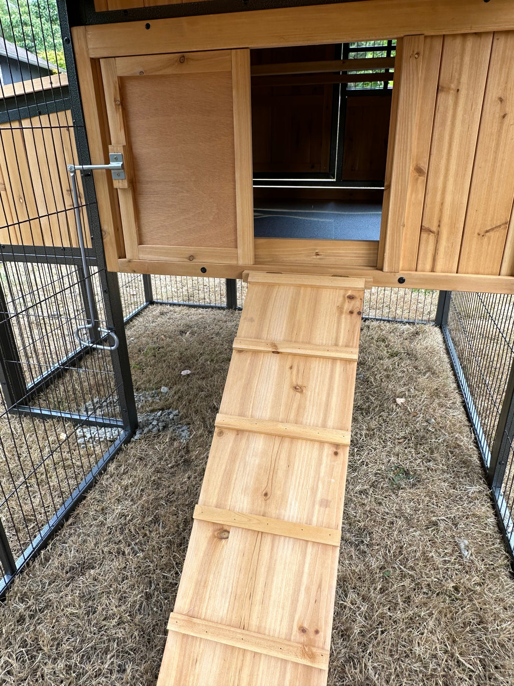 NEW-METAL Cottage coop made with metal frame. New and predator proof