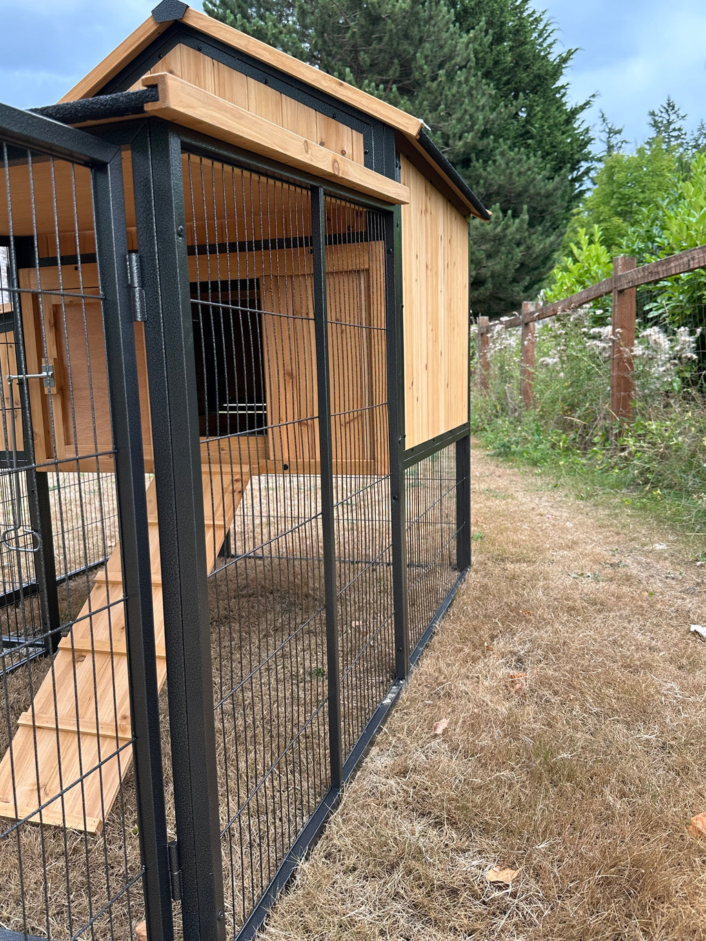 NEW-METAL Cottage coop made with metal frame. New and predator proof