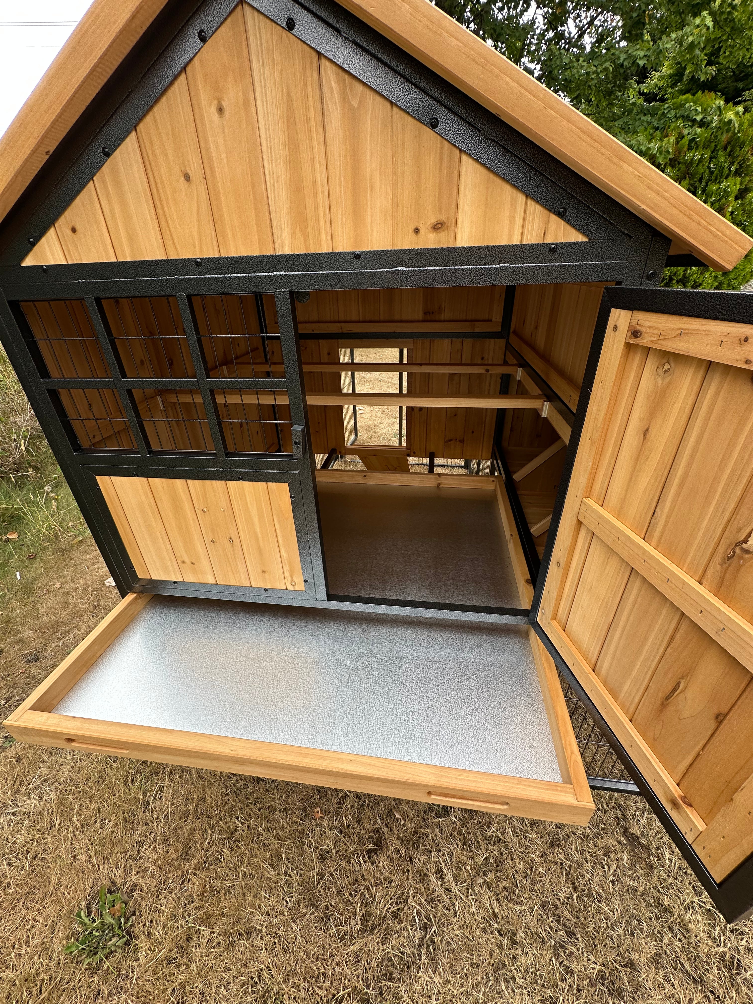 NEW-METAL Cottage coop made with metal frame. New and predator proof