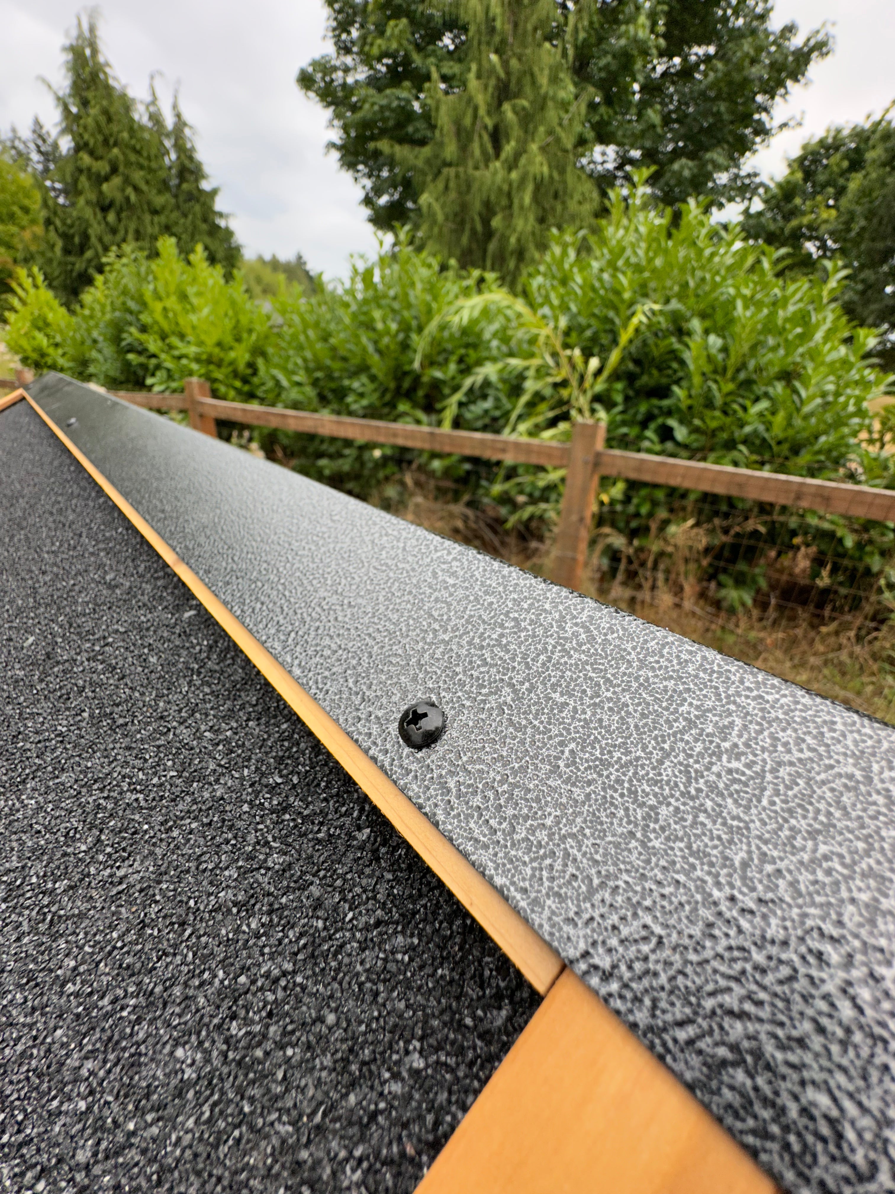 NEW-METAL Cottage coop made with metal frame. New and predator proof