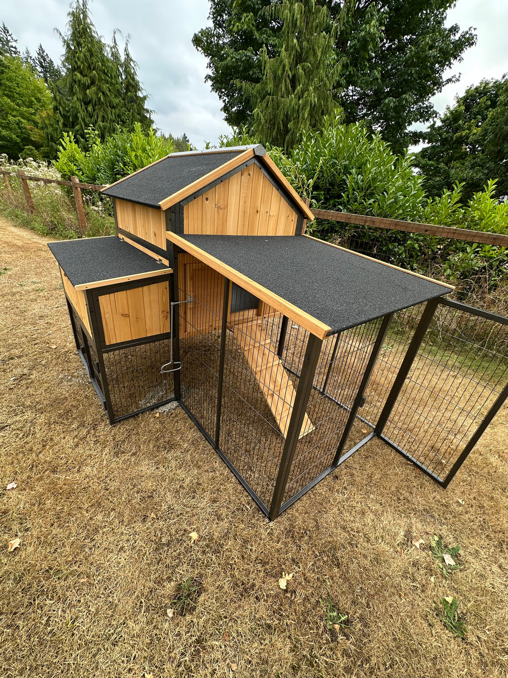 NEW-METAL Cottage coop made with metal frame. New and predator proof