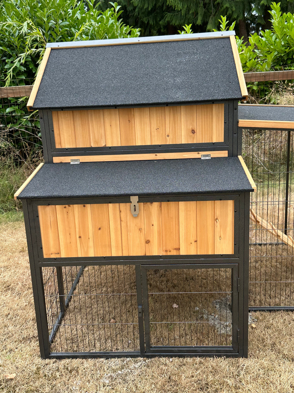 NEW-METAL Cottage coop made with metal frame. New and predator proof