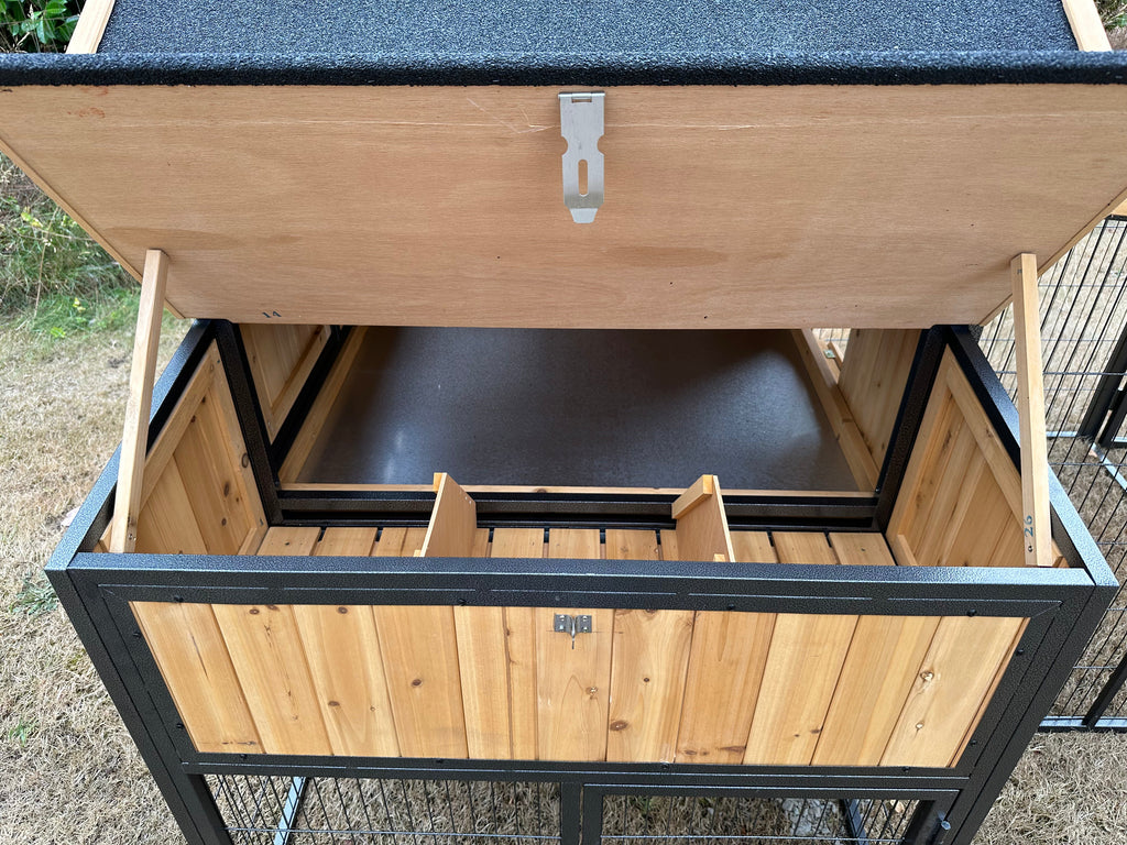 NEW-METAL Cottage coop made with metal frame. New and predator proof