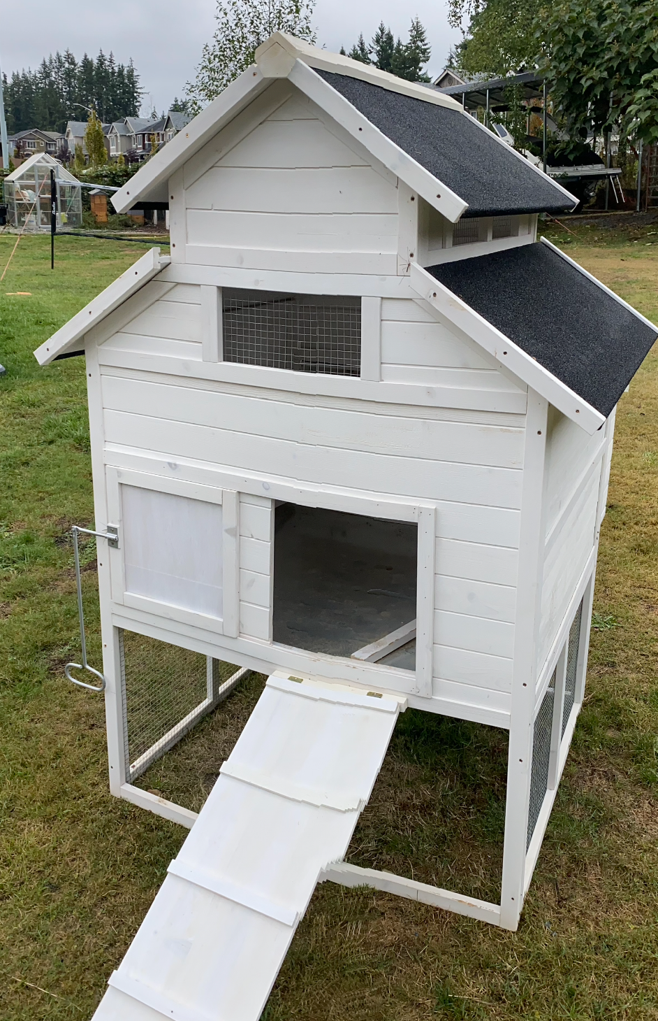 The Homestead House and Run!   Pre-sale April delivery