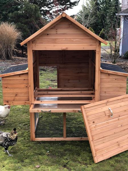 RESORT CHICKEN COOP AND RUN. IN-STOCK.