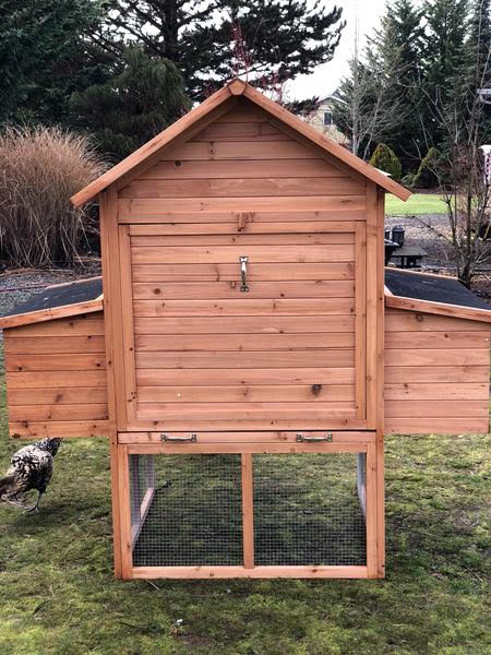 RESORT CHICKEN COOP AND RUN. IN-STOCK.