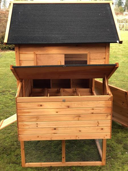 RESORT CHICKEN COOP AND RUN. IN-STOCK.